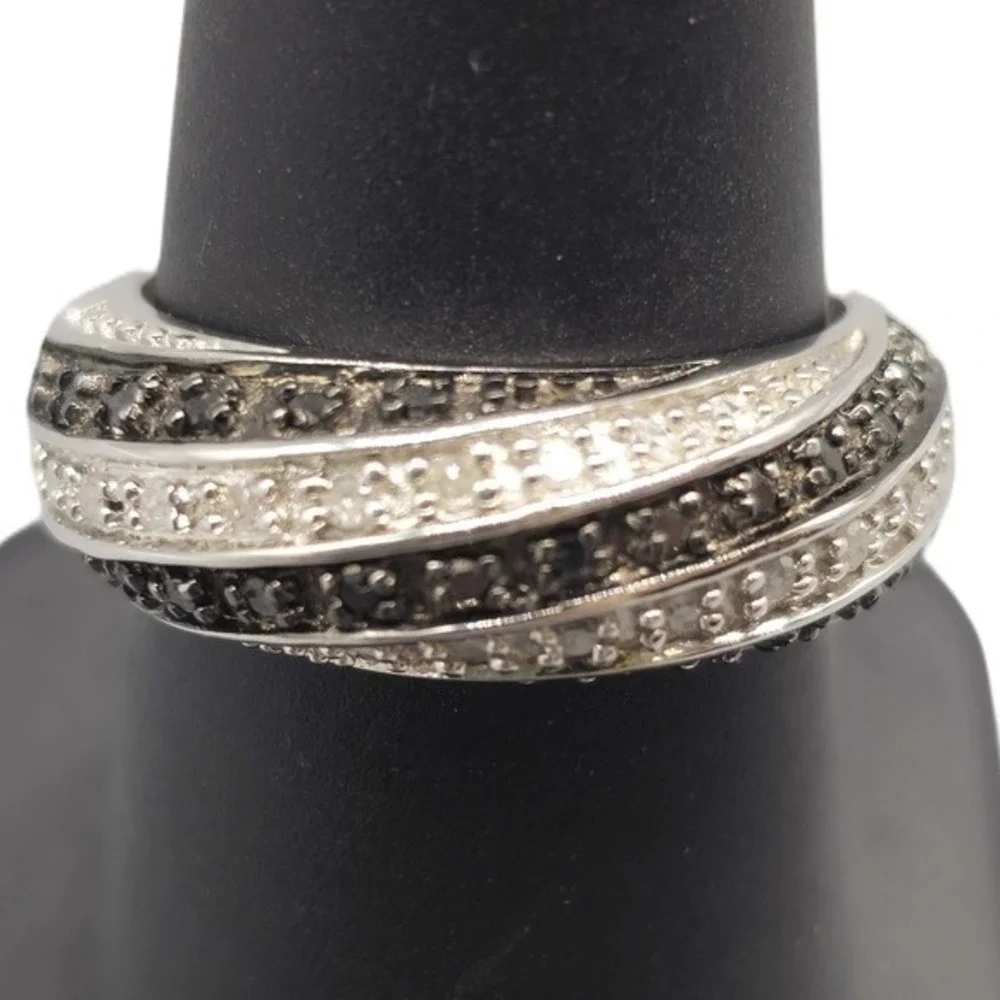 .925 SILVER .33CTW BLACK & WHITE DIAMOND RING SIZE 7 4.7G (GNH022793)